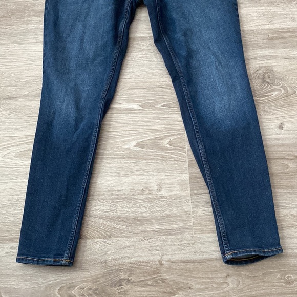 Old Navy Plus Size Mid-Rise Rockstar Super-Skinny Jeans - Picture 3 of 11